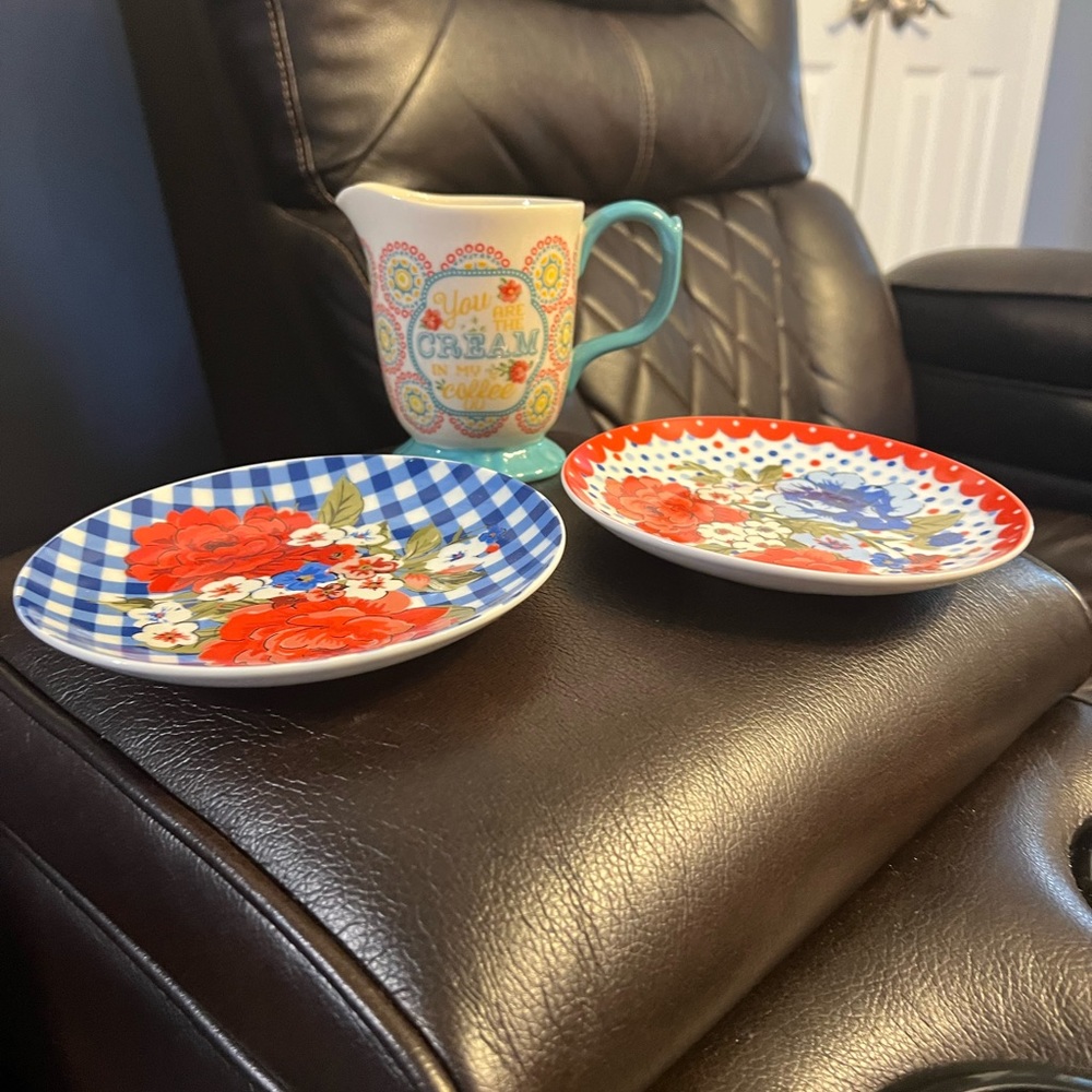 Pioneer Woman Set of items
